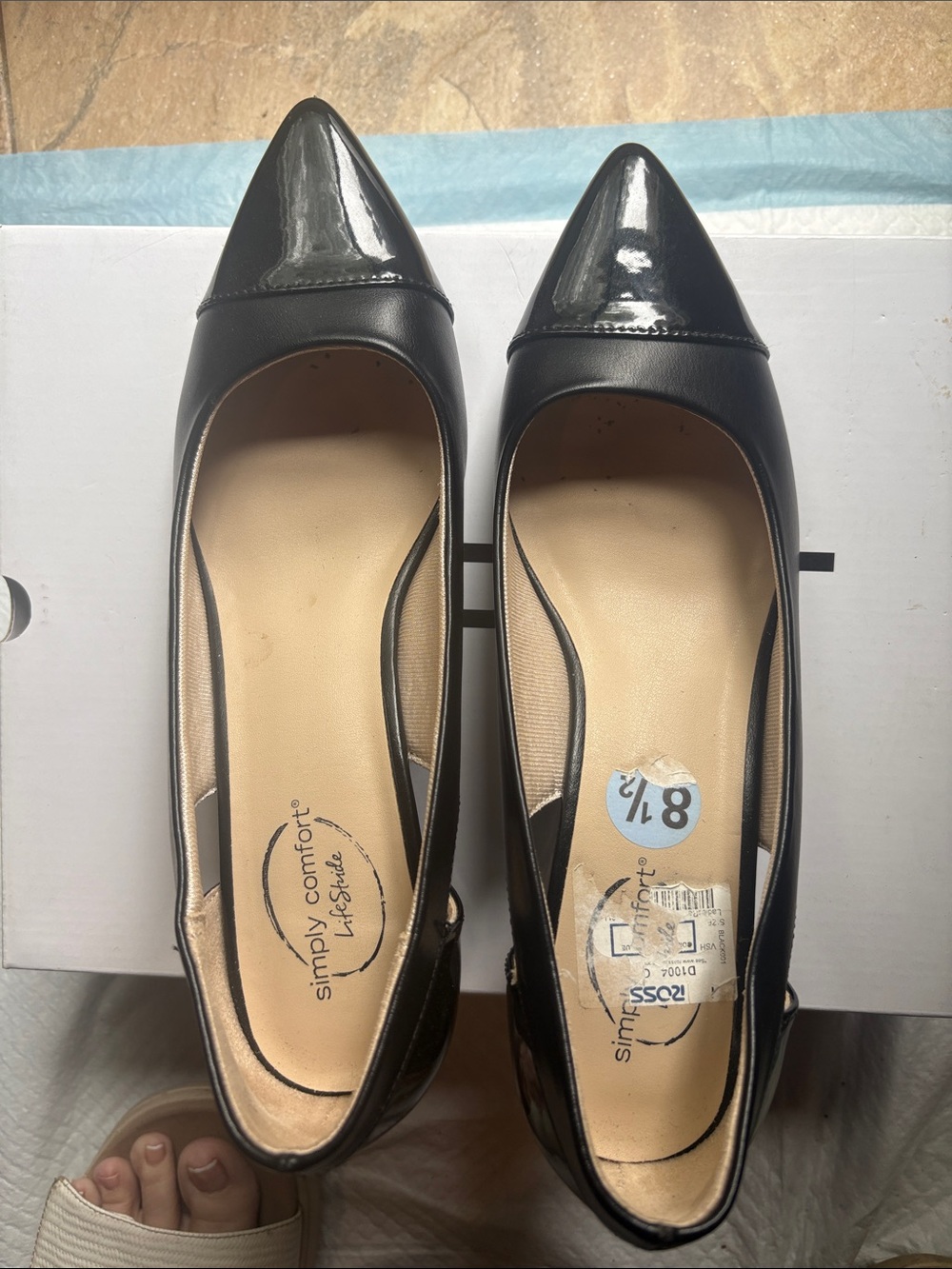 Life Stride Women's Black Pointed Patent Cap Toe Flats